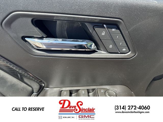 GMC Canyon Vehicle Full-screen Gallery Image 13