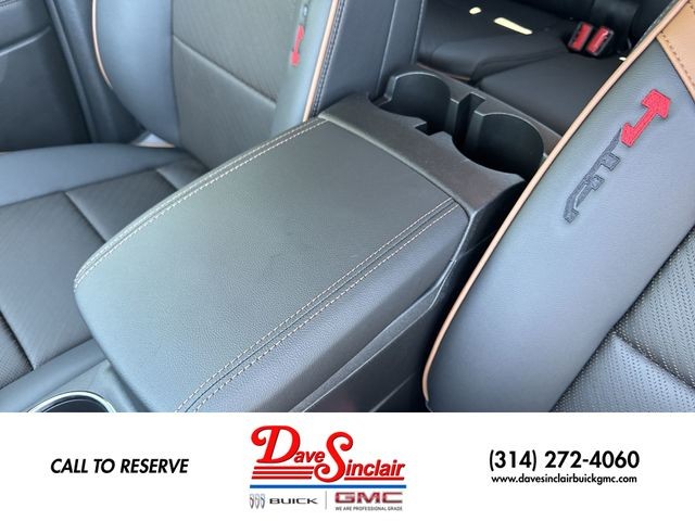 GMC Canyon Vehicle Full-screen Gallery Image 21