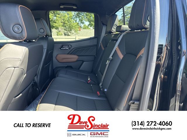 GMC Canyon Vehicle Full-screen Gallery Image 22