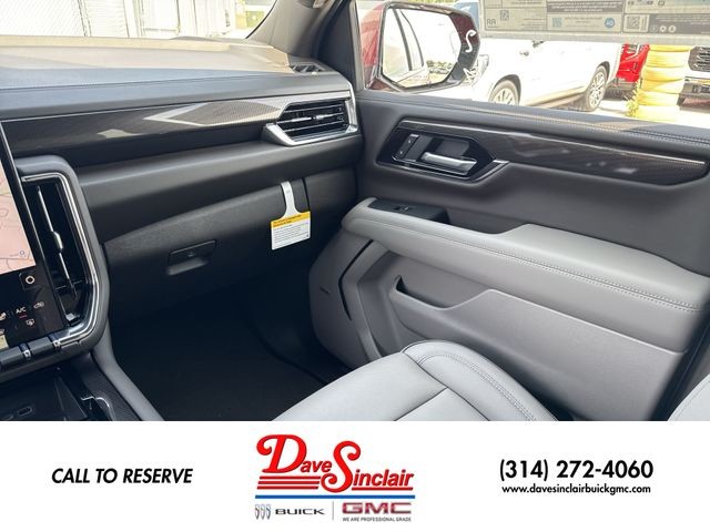 GMC Yukon Vehicle Full-screen Gallery Image 11