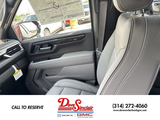 GMC Yukon Vehicle Full-screen Gallery Image 12