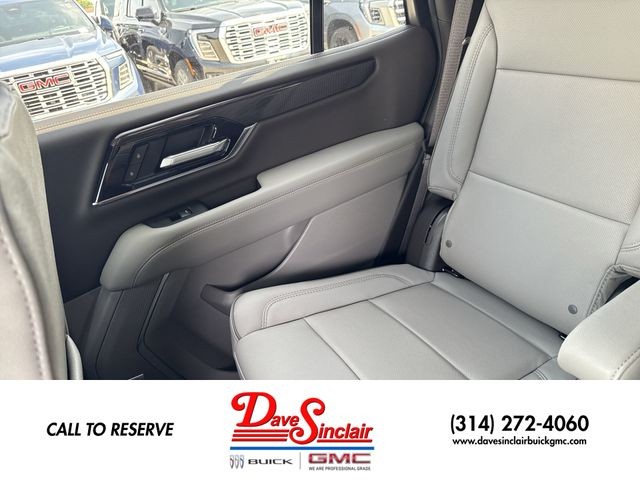 GMC Yukon Vehicle Full-screen Gallery Image 13