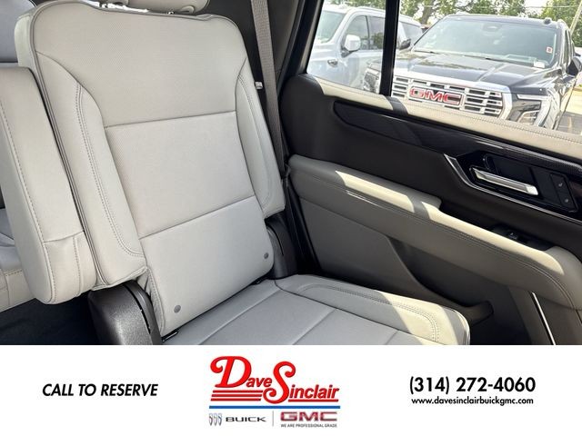 GMC Yukon Vehicle Full-screen Gallery Image 15