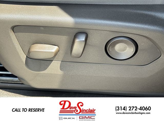GMC Yukon Vehicle Full-screen Gallery Image 20