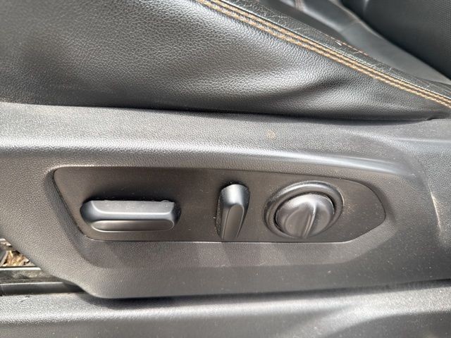 GMC Sierra 1500 Vehicle Full-screen Gallery Image 13