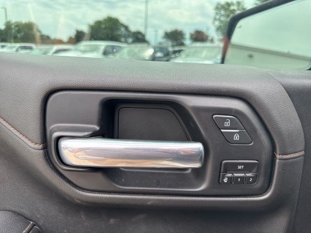 GMC Sierra 1500 Vehicle Full-screen Gallery Image 14