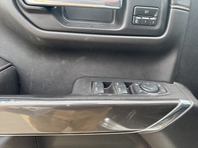 GMC Sierra 1500 Vehicle Full-screen Gallery Image 15