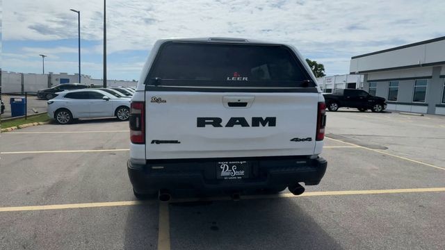 Ram 1500 Vehicle Full-screen Gallery Image 09