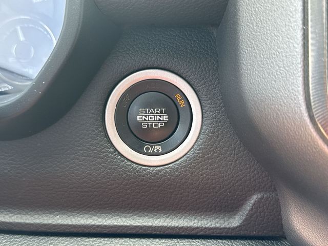 Ram 1500 Vehicle Full-screen Gallery Image 21