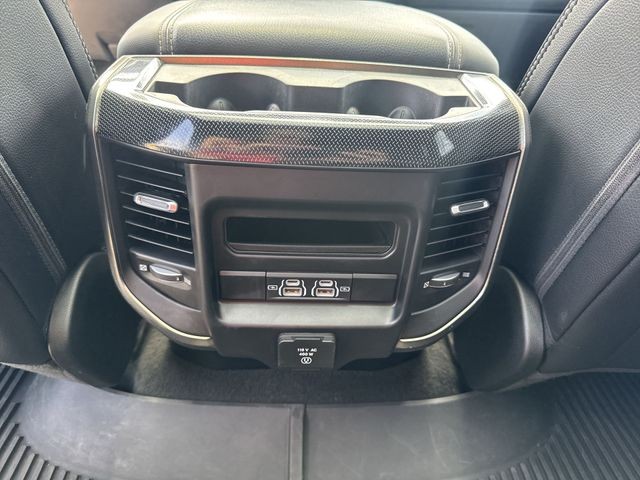 Ram 1500 Vehicle Full-screen Gallery Image 26