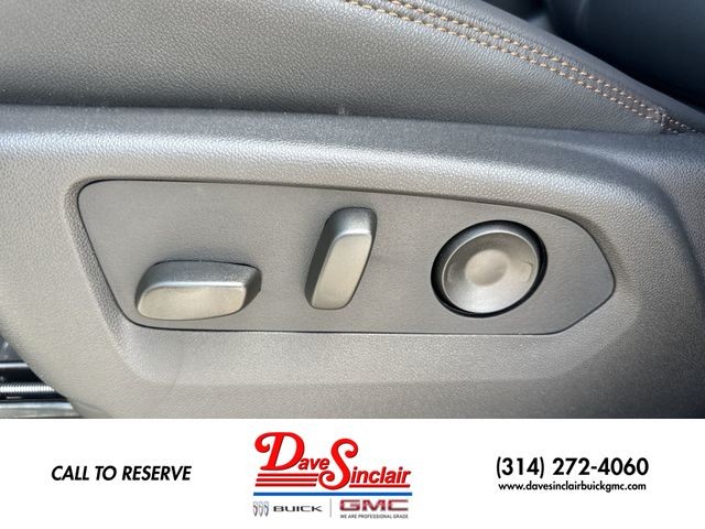 GMC Sierra 1500 Vehicle Full-screen Gallery Image 12