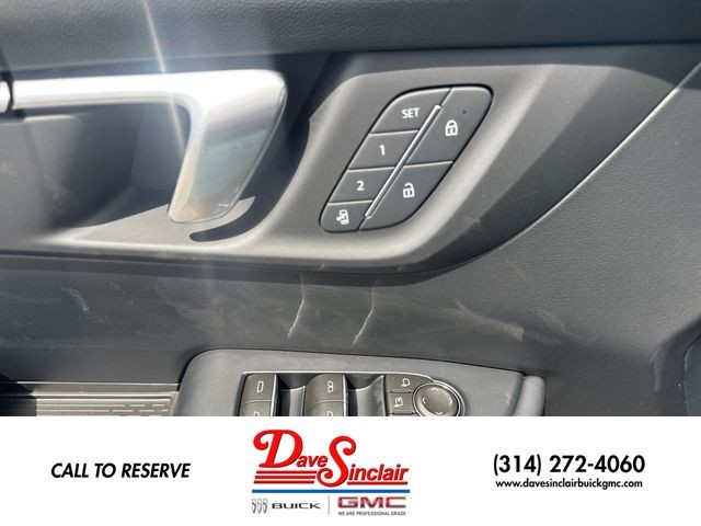 Buick Enclave Vehicle Full-screen Gallery Image 13
