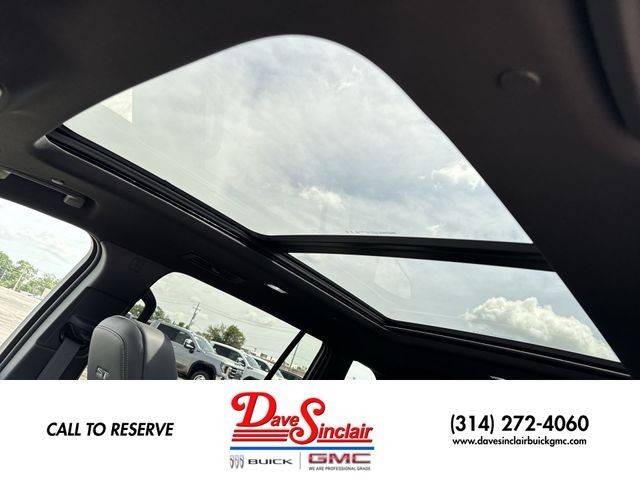 Buick Enclave Vehicle Full-screen Gallery Image 22