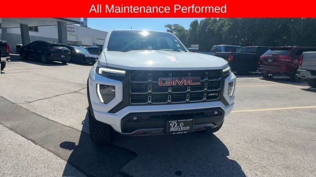 GMC Canyon Vehicle Full-screen Gallery Image 03