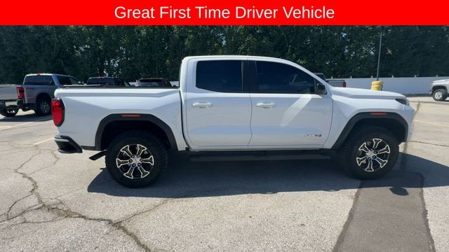GMC Canyon Vehicle Full-screen Gallery Image 11