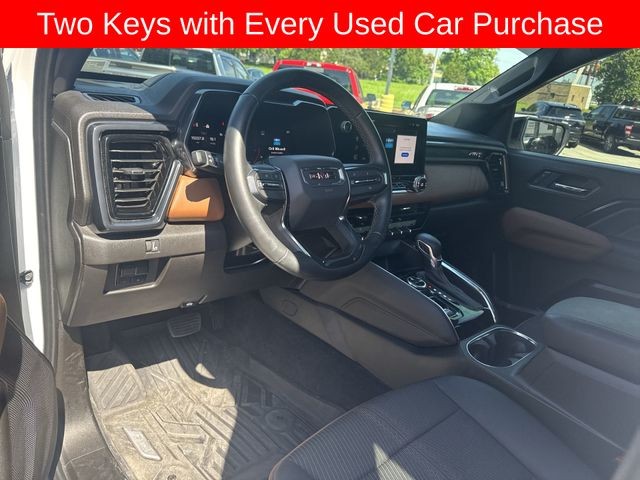 GMC Canyon Vehicle Full-screen Gallery Image 13