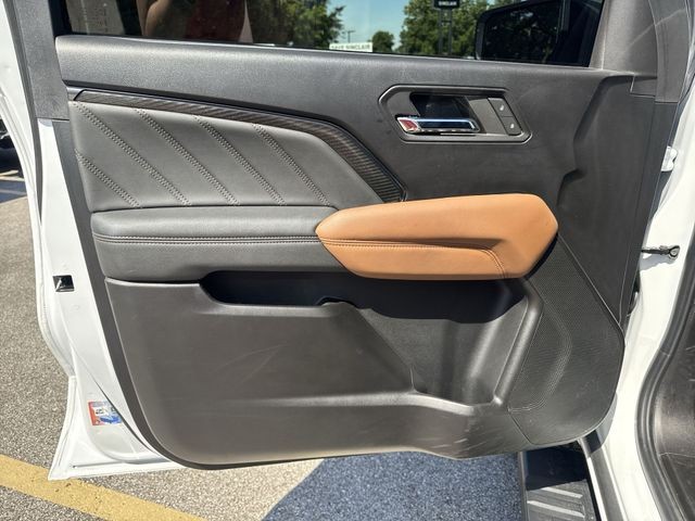 GMC Canyon Vehicle Full-screen Gallery Image 26