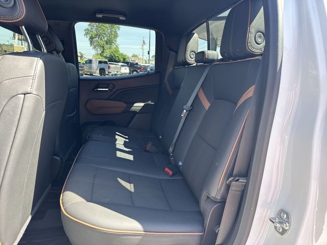 GMC Canyon Vehicle Full-screen Gallery Image 28