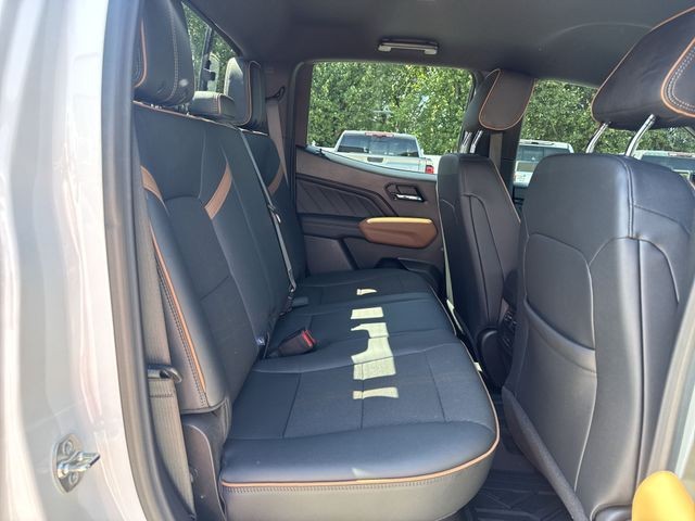GMC Canyon Vehicle Full-screen Gallery Image 30