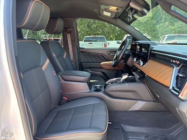 GMC Canyon Vehicle Full-screen Gallery Image 31