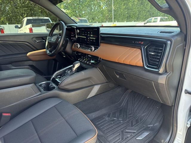 GMC Canyon Vehicle Full-screen Gallery Image 32