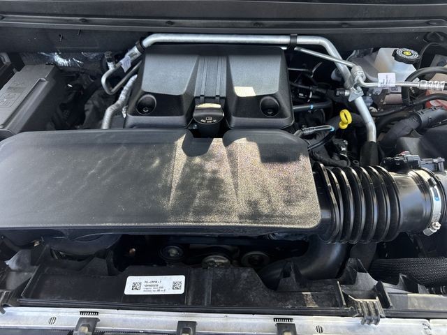 GMC Canyon Vehicle Full-screen Gallery Image 33