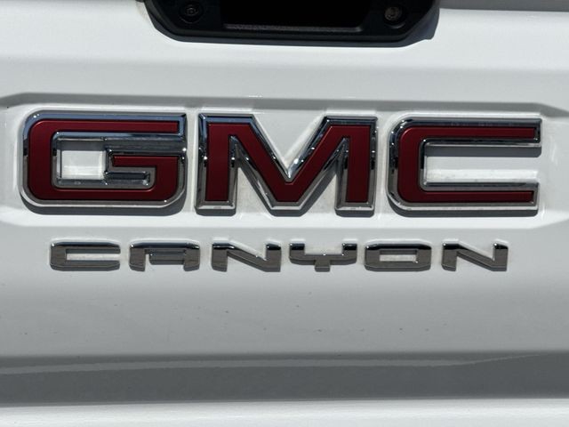 GMC Canyon Vehicle Full-screen Gallery Image 35