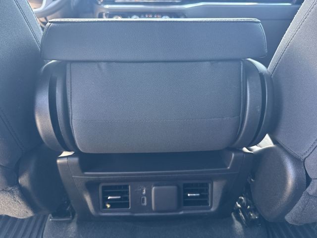 GMC Sierra 1500 Vehicle Full-screen Gallery Image 25
