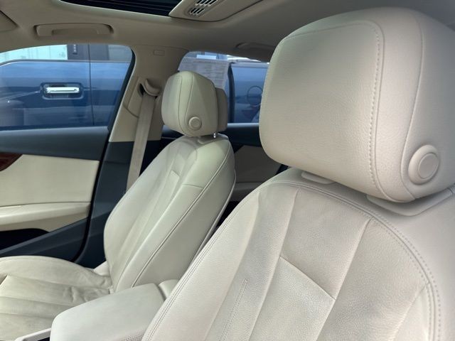 Audi A4 Vehicle Full-screen Gallery Image 09