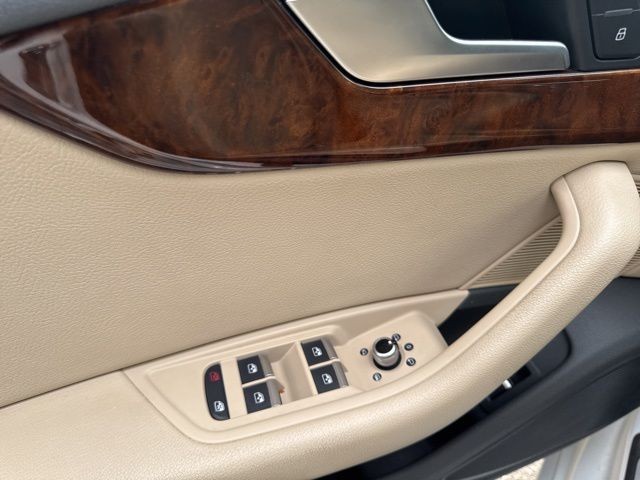 Audi A4 Vehicle Full-screen Gallery Image 11