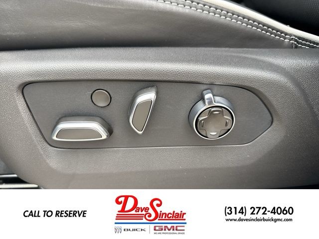 GMC Yukon Vehicle Full-screen Gallery Image 12