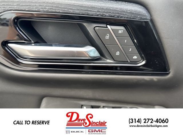 GMC Yukon Vehicle Full-screen Gallery Image 13