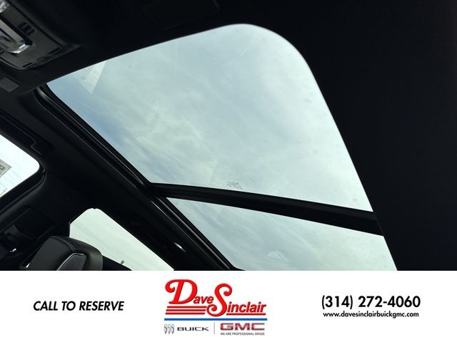 GMC Yukon Vehicle Full-screen Gallery Image 22
