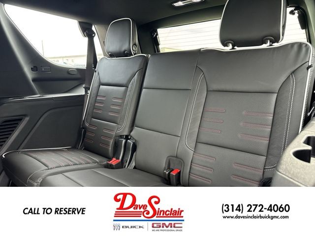 GMC Yukon Vehicle Full-screen Gallery Image 24