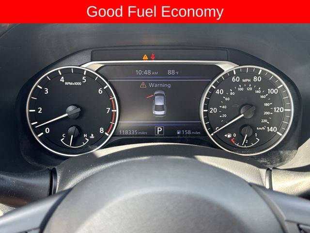 Nissan Altima Vehicle Full-screen Gallery Image 15
