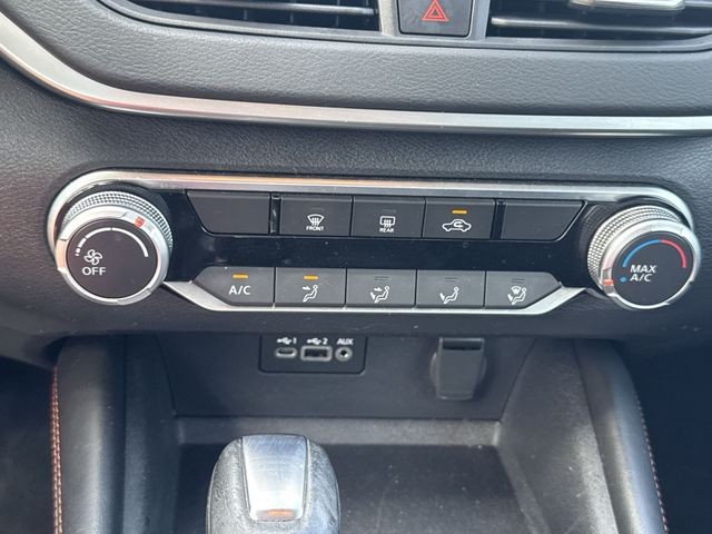 Nissan Altima Vehicle Full-screen Gallery Image 21