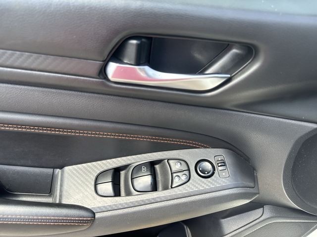 Nissan Altima Vehicle Full-screen Gallery Image 25