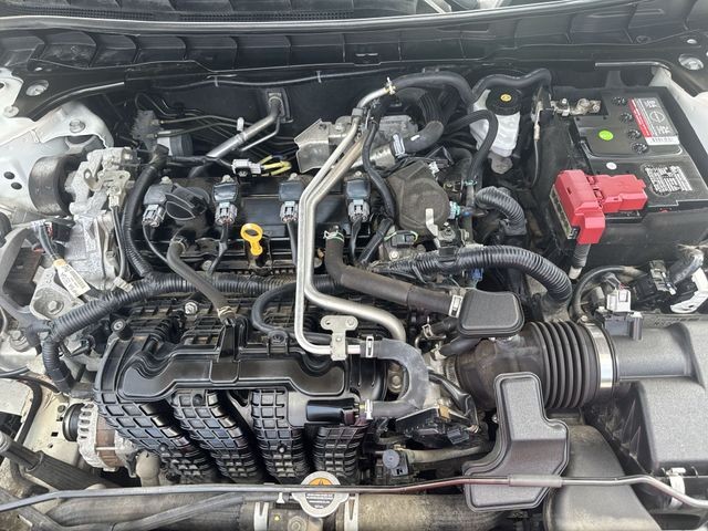Nissan Altima Vehicle Full-screen Gallery Image 31