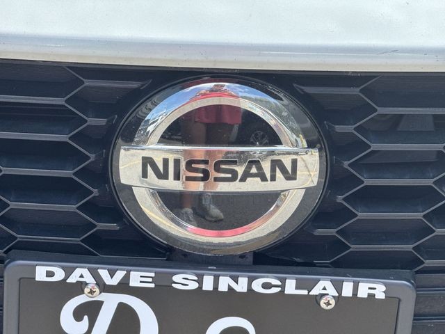 Nissan Altima Vehicle Full-screen Gallery Image 32