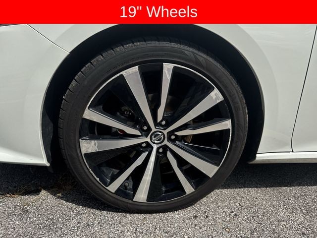 Nissan Altima Vehicle Full-screen Gallery Image 34