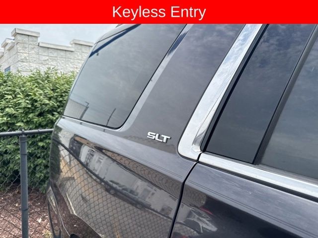 GMC Yukon Vehicle Full-screen Gallery Image 09