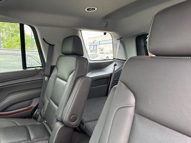 GMC Yukon Vehicle Full-screen Gallery Image 11