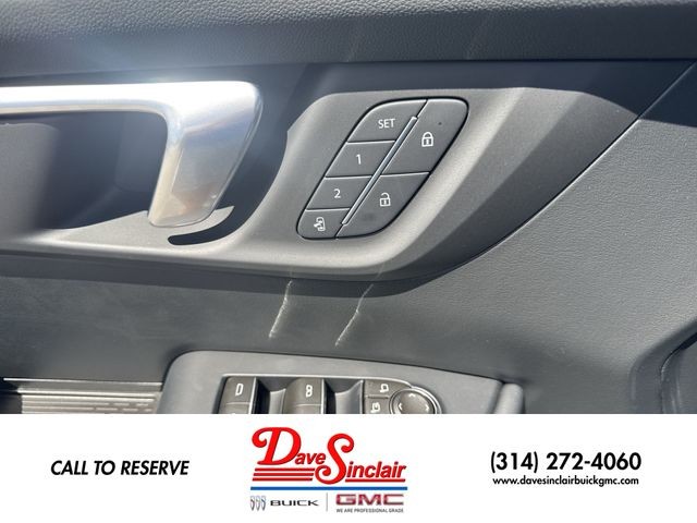 Buick Enclave Vehicle Full-screen Gallery Image 13