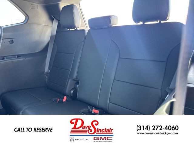 Buick Enclave Vehicle Full-screen Gallery Image 24