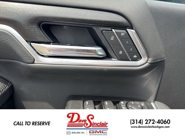 GMC Sierra 3500HD Vehicle Full-screen Gallery Image 13