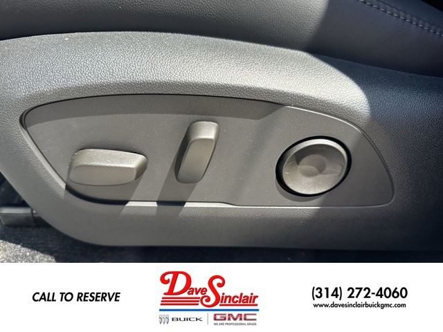 GMC Acadia Vehicle Full-screen Gallery Image 12