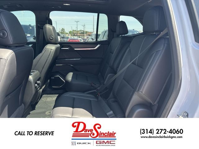 GMC Acadia Vehicle Full-screen Gallery Image 23