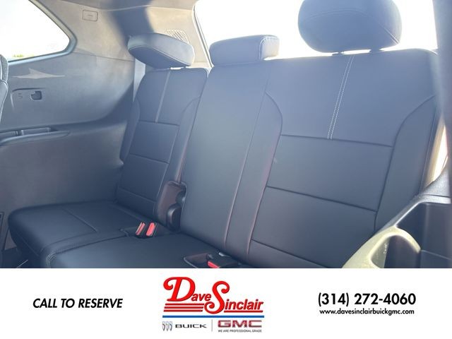 GMC Acadia Vehicle Full-screen Gallery Image 24