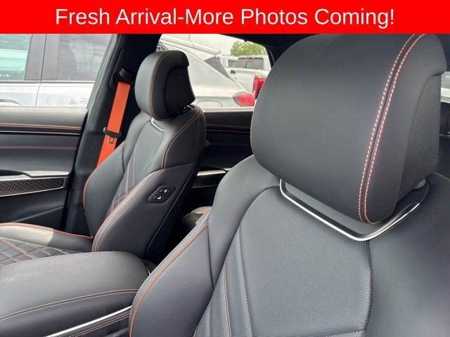 Genesis GV70 Vehicle Full-screen Gallery Image 18