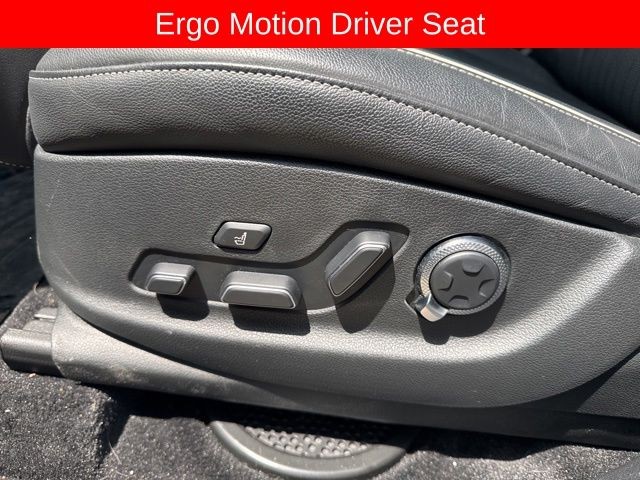 Genesis GV80 Vehicle Full-screen Gallery Image 17